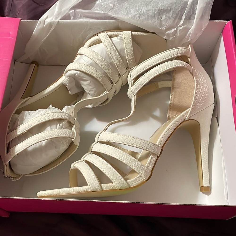 Strappy heel